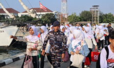 Cendekia Academy Cetak Generasi Pemimpin Berwawasan Maritim di Atas Geladak KRI Dewaruci