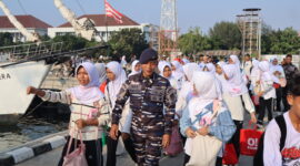 FOTO: Cendekia Academy Cetak Generasi Pemimpin Berwawasan Maritim di Atas Geladak KRI Dewaruci (Wahyu Widodo M.IKom/SUARA UTAMA)