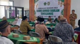 FOTO: KBIHU Ahmad Dahlan Tanggamus Buka Manasik Haji 1448 H, 48 Calon Jamaah Ikuti Persiapan (Akhmadi Sumaryanto/SUARA UTAMA)