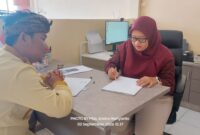 FOTO: Penandatangan & Serah Terima Akta Pendirian & SK Kemenhumham Yayasan Suara Utama Indonesia Oleh Pendiri dan Pembina Andre Hariyanto dan Notaris serta Staf Notaris Rizqy Aulia Fitri, S.H., M.Kn di Kota Mojokerto (Aisyah Putri Widodo/SUARA UTAMA)