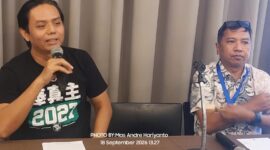 FOTO:Memakai Kaos Hitam Wakil Direktur Persebaya, Nanang Priyanto saat jumpa Pers di Amaris Hotel Surabaya, Jawa Timur pada Jum'at 18 September 2026 (Andre Hariyanto/SUARA UTAMA)