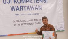 FOTO: Andre Hariyanto mengenakan batik cokelat saat mengikuti Uji Kompetensi Wartawan (UKW) dan dinyatakan kompeten. UKW diselenggarakan Lembaga Uji Kompetensi Wartawan Kompas bersama KG Media dan Google. (Dok. Pribadi Andre Hariyanto)