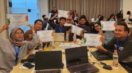 FOTO: Andre Hariyanto mengenakan batik cokelat saat mengikuti Uji Kompetensi Wartawan (UKW) dan dinyatakan kompeten. UKW diselenggarakan Lembaga Uji Kompetensi Wartawan Kompas bersama KG Media dan Google. (Dok. Pribadi Andre Hariyanto)