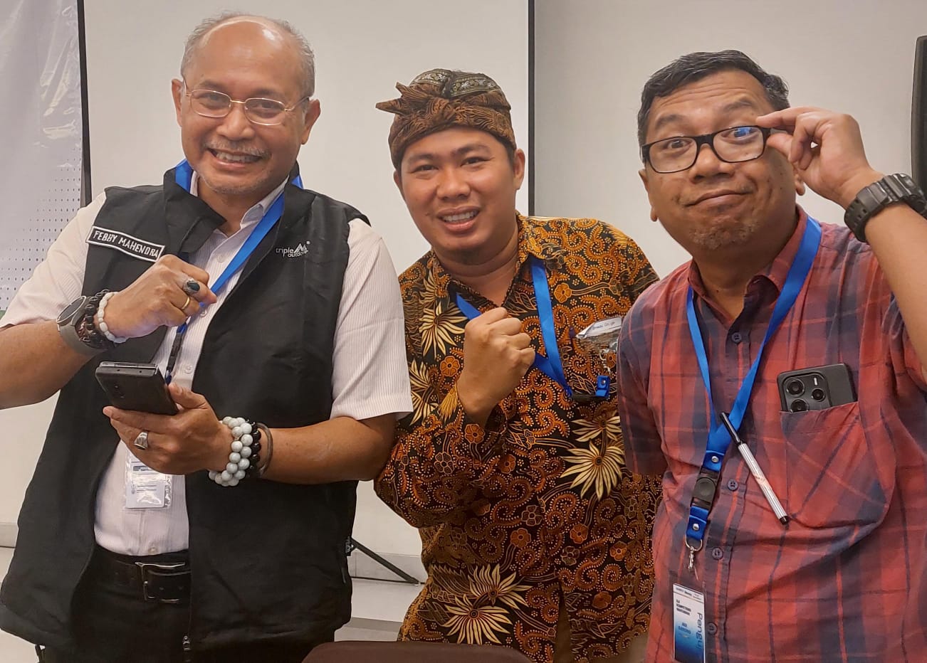 FOTO: Trainer dan jurnalis Andre Hariyanto dinyatakan kompeten setelah lulus Uji Kompetensi Wartawan (UKW) yang diselenggarakan Lembaga Uji Kompetensi Wartawan Kompas dan KG Media bersama Google di Surabaya, Jumat, 18 September 2026. (Dok. Pribadi/SUARA UTAMA)