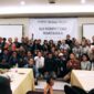 FOTO: Penyelenggara, Panitia dan Peserta Uji Kompetensi Wartawan (UKW) bersama Lembaga Uji Kompetensi Wartawan Kompas, KG Media dan Google di Amaris Hotel Kota Surabaya (Andre Hariyanto/SUARA UTAMA)