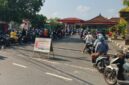 FOTO: Antrean BBM Mengular di Denpasar dan Badung, Pengelola SPBU Ungkap Kendala Pasokan (Sang Gede Purnama/SUARA UTAMA)