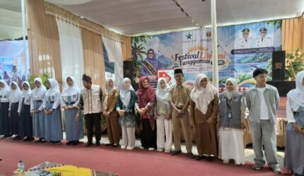 FOTO: Bupati Saleh Asnawi Buka Festival Literasi Tanggamus 2026 di Pantai Muara Indah (Akhmadi Sumaryanto/SUARA UTAMA)
