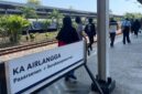 FOTO: Papan petunjuk perjalanan Kereta Api (KA) Airlangga dengan relasi Stasiun Pasar Senen, Jakarta, menuju Stasiun Surabaya Pasar Turi dan sebaliknya (PP). (Dok. Internal Andre Hariyanto/SUARA UTAMA)