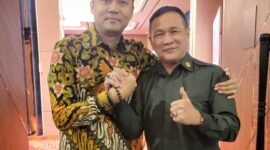 FOTO: Ketua Dewan Pakar Media SUARA UTAMA Kolonel (Purn) Oktovianus Karundeng bersama Staf Khusus Menteri Agama H. Gugun Gumilar, Ph.D., dalam pertemuan silaturahmi dan diskusi di Hotel Novotel Pulomas, Jakarta, Jumat (30/10/2026). (Dok. Istimewa/SUARA UTAMA).