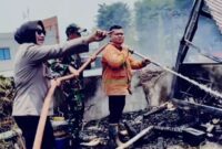 Diduga Api Bakaran Sampah, Ruko Furniture di Pematang Kandis Ludes Terbakar